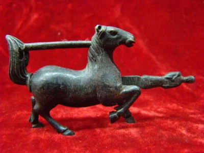 Raro candado chino estilo antiguo latón tallado realista caballo cerradura y llave Foto 1 de 4
