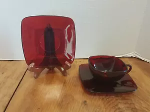 3 tazas rojas rubí vintage y 2 platillos cuadrados - Imagen 1 de 2