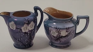 2 Japanische Glanzgeschirr Milchkännchen Sahnekrüge Blau & Gold Porzellan Floral - Bild 1 von 24