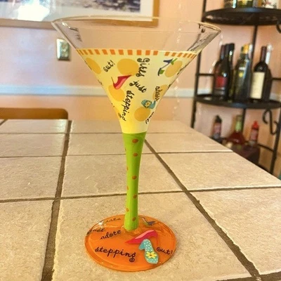Vidrio Martini pintado a mano "Las niñas adoran salir" lunares verdes y naranjas Foto 1 de 4