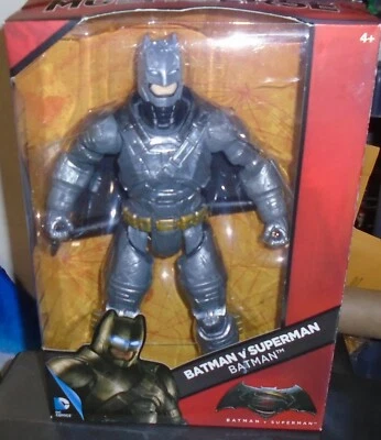 FIGURA BATMAN V SUPERMAN 12" BATMAN - DC COMICS MULTIVERSE  Foto 1 de 2