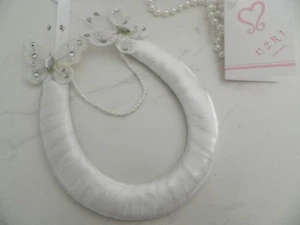 WEDDING BRIDAL HORSESHOE -WHITE SATIN WRAPPED -BUTTERFLIES -KEEPSAKE BOXED - Picture 1 of 2