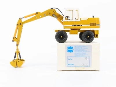 Liebherr A 912 Wheeled Excavator Clam and Bucket - Conrad 1:50 Scale Model #2822 - Image 1 of 4