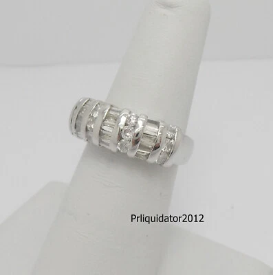 Anillo de boda de aniversario con racimo de diamantes naturales de 1 quilate de oro blanco de 14 quilates Foto 1 de 4
