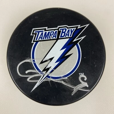 Signed Jonathan Drouin NHL Tampa Bay Hockey Puck Displayed Only No COA Foto 1 de 4