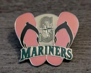 New-Old-Stock Seattle Mariners MLB Baseball Team Pink Flip Flops Rare Lapel Pin - Picture 1 of 7
