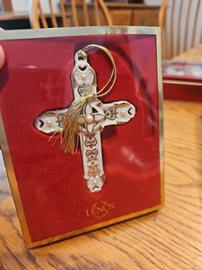 BRAND NEW Lenox Florentine Cross Ornament, Porcelain A-701 - Picture 1 of 3