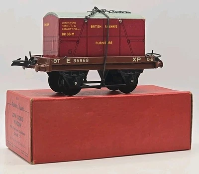 MINT O Gauge HORNBY TRAINS No 50 Low Sided Wagon with Furniture Container Boxed - Image 1 of 4