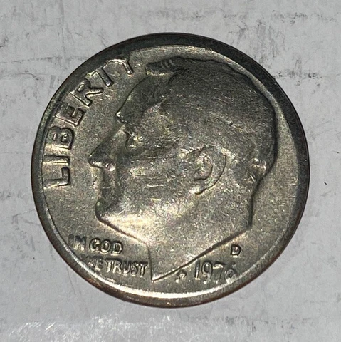 1976 D Roosevelt Dime - Defective Dime Error On Reverse Cover