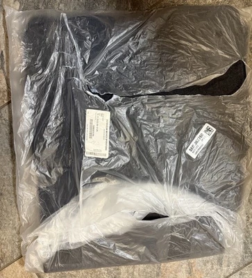 2021 - 2026 JEEP GRAND CHEROKEE CARPET 正品 Mopar 脚垫套件 6MN18TX7AA 4 件 — 第 1/4 张图片