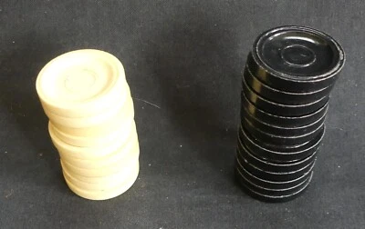 Lot de 22 jetons vintage blancs & noirs – Jeux anciens REF 5421 - Photo 1/3