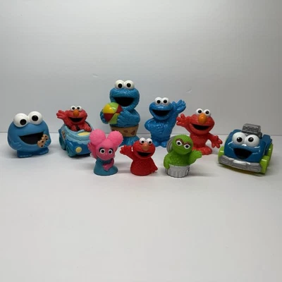 Lote de 9 coches y figuras de juguete de Plaza Sésamo Elmo Cookie Monster Oscar Abby Cadabby Foto 1 de 4