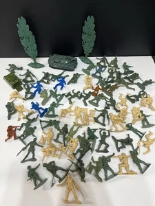 Vintage Lot Kunststoff verschiedene Militär Männer Hot Wheels Panzer Bäume Extras hellbraun grün - Bild 1 von 16
