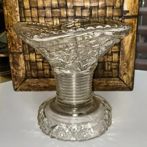 Vaso floreale inciso con impugnatura a fisarmonica vintage - Foto 1 di 8