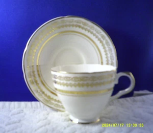 *VINTAGE CROWNFORD FUSS MIT GOLD DESIGN KNOCHEN PORZELLANTASSE & UNTERTASSE ENGLAND - Bild 1 von 3
