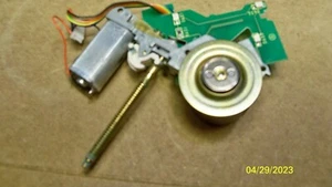 Sony CD Spindle Motor and Motor Sled Gear Assembly - Ford 18C815 18C821 - Picture 1 of 3