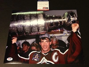 Joe Sakic Avalanche Signed Auto 11x14 PHOTO PSA/DNA COA - Picture 1 of 2