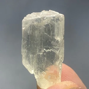 Espécimen de cristal de kuncita amarillo grabado natural de 7,63 g de Afganistán  - Imagen 1 de 7