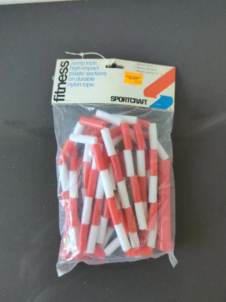 Cuerda de salto con cuentas de plástico segmentada roja y blanca Sportcraft M54 de colección años 80 Foto 1 de 4