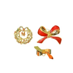 Vintage Gold Tone Christmas Holly Wreath Brooch with Bell & Bow - Picture 1 of 15