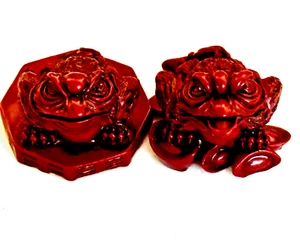 Two VTG Chinese Red Resin Feng Shui Frog Lucky Money Toad Figurine (2 incahes) - Picture 1 of 5