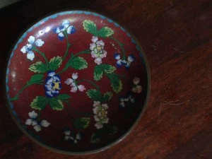 19c CHINA Antique CHINESE CLOISONNE ENAMEL ON BRONZE DARK RED FLORAL PLATE - Picture 1 of 2