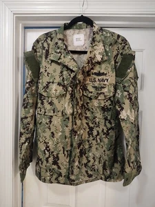 US Navy USN NWU Tipo III Uniforme de Trabajo Blusa Chaqueta Talla Mediana/Regular - Imagen 1 de 6