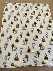 PEANUTS Snoopy & Woodstock Fall/Halloween Throw Blanket 50"x70” - Picture 1 of 3