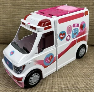 Mattel Barbie Care Clinic 2 in 1 Ambulanza e Ospedale Playset Luci Sirena Lavoro! - Foto 1 di 19