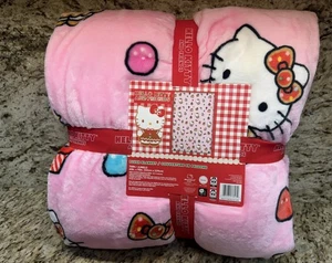 Hello Kitty Urlaub rosa Weihnachten Candyland Doppeldecke 60" x 90" Neu mit Etikett - Bild 1 von 4