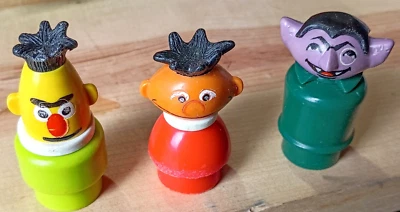 1973 Fisher Price Little People Улица Сезам Граф, Берт и Эрни Фигурки - Изображение 1 из 4
