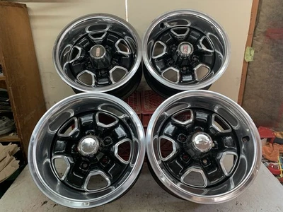 JUEGO DE 4 RUEDAS DE RALLY OLDSMOBILE CUTLASS 14x7 pulgadas con tapas centrales atornilladas Foto 1 de 4