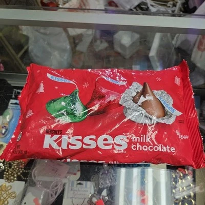 2 paquetes de dulces de chocolate con leche Hershey's Kisses 17 oz x 481 g caducidad 10/25 Foto 1 de 4