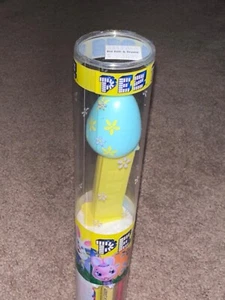 Sammlerstück PEZ 2012 Osterröhre blaues Ei gelber Stiel Blumen Made in Hungary - Bild 1 von 6