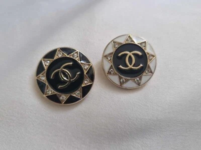 ONE CHANEL STAR BUTTON 25MM - Image 1 of 4