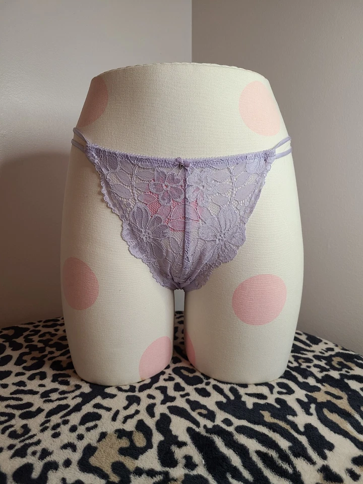 全新 复古 Victoria's Secret Desire 蕾丝绳比基尼内裤 M — 第 1/4 张图片