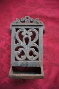 Vintage. METALL WANDMONTIERTER STREICHHOLZBUCHHALTER - Bild 1 von 4