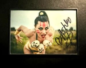 Signiertes Ashley Du weibliches Dhalsim Cosplay 4 x 6 Foto mit Rahmen - Street Fighter - Bild 1 von 4