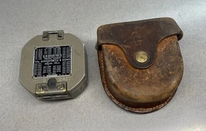 Wm. Brújula de tránsito de bolsillo vintage con estuche de cuero Ainsworth & Sons - Imagen 1 de 15