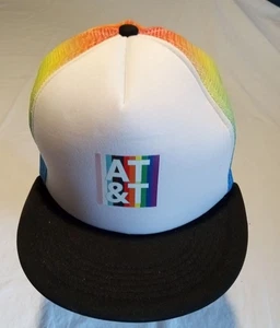 Sombrero ajustable estilo camionero AT&T Rainbow Mash - Imagen 1 de 3