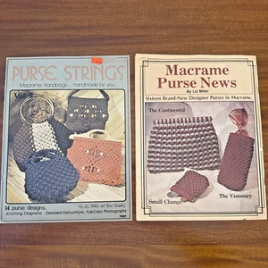Lot 2 Vintage 70er Makramee Geldbörse Muster Bücher Handtaschen Designs 1977 & 1979 - Bild 1 von 9