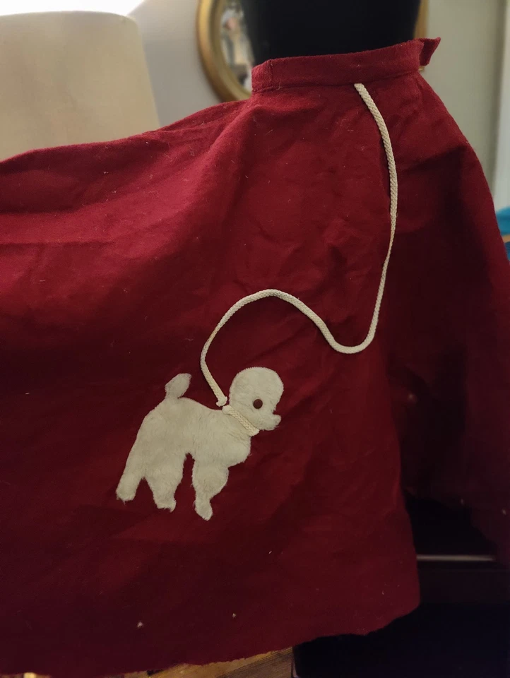 Falda De Colección Años 50 60 Círculo Columpio Rockabilly Pinup Bombshell Retro Caniche Perro Roja Foto 1 de 4