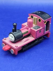 Motore carro armato rosso pressofuso vintage 2001 ERTL Thomas the Train RHENEAS 3" SCIOLTO - Foto 1 di 9