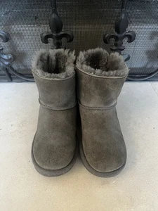 UGG KIDS BAILEY BOW II BOOTS 1112155K GRAU GRÖSSE 13 (SIEHE BESCHREIBUNG) - Bild 1 von 8