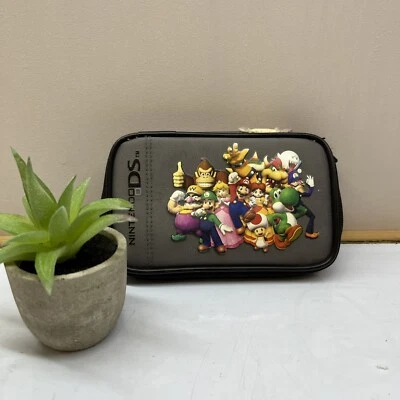 Custodia Nintendo - DS Lite, DSi, 3DS - Tema Super Mario - Ottime Condizioni - Immagine 1 di 4