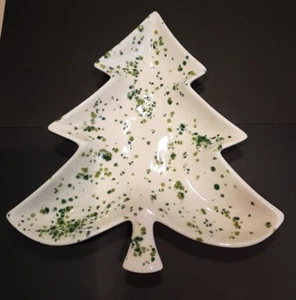 Bandeja de cerámica para árbol de Navidad Mid-Century de colección blanca con diseño de salpicaduras verdes de 2 tonos - Imagen 1 de 9