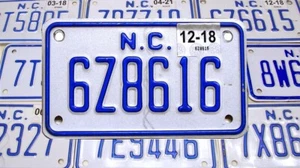 North Carolina Motorrad Nummernschild (ZUFÄLLIGES KENNZEICHEN # SIEHE BESCHREIBUNG) - Bild 1 von 1