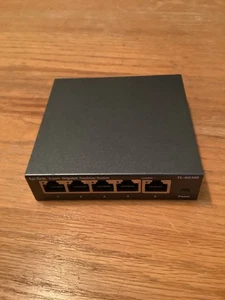 TP-LINK Technologies TP-Link (TL-SG105) 4-Ports External Switch - Picture 1 of 2