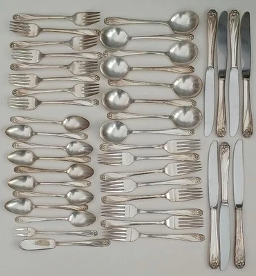 VINTAGE 1847 ROGER BROS. IS SILVERPLATE FLATWARE DAFFODIL 41 PIECE SERVICE FOR 8 - Image 1 of 4