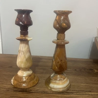 Candelabros de mármol - Par de 2 - 8 pulgadas de alto tallado pequeño chip en la base Foto 1 de 4